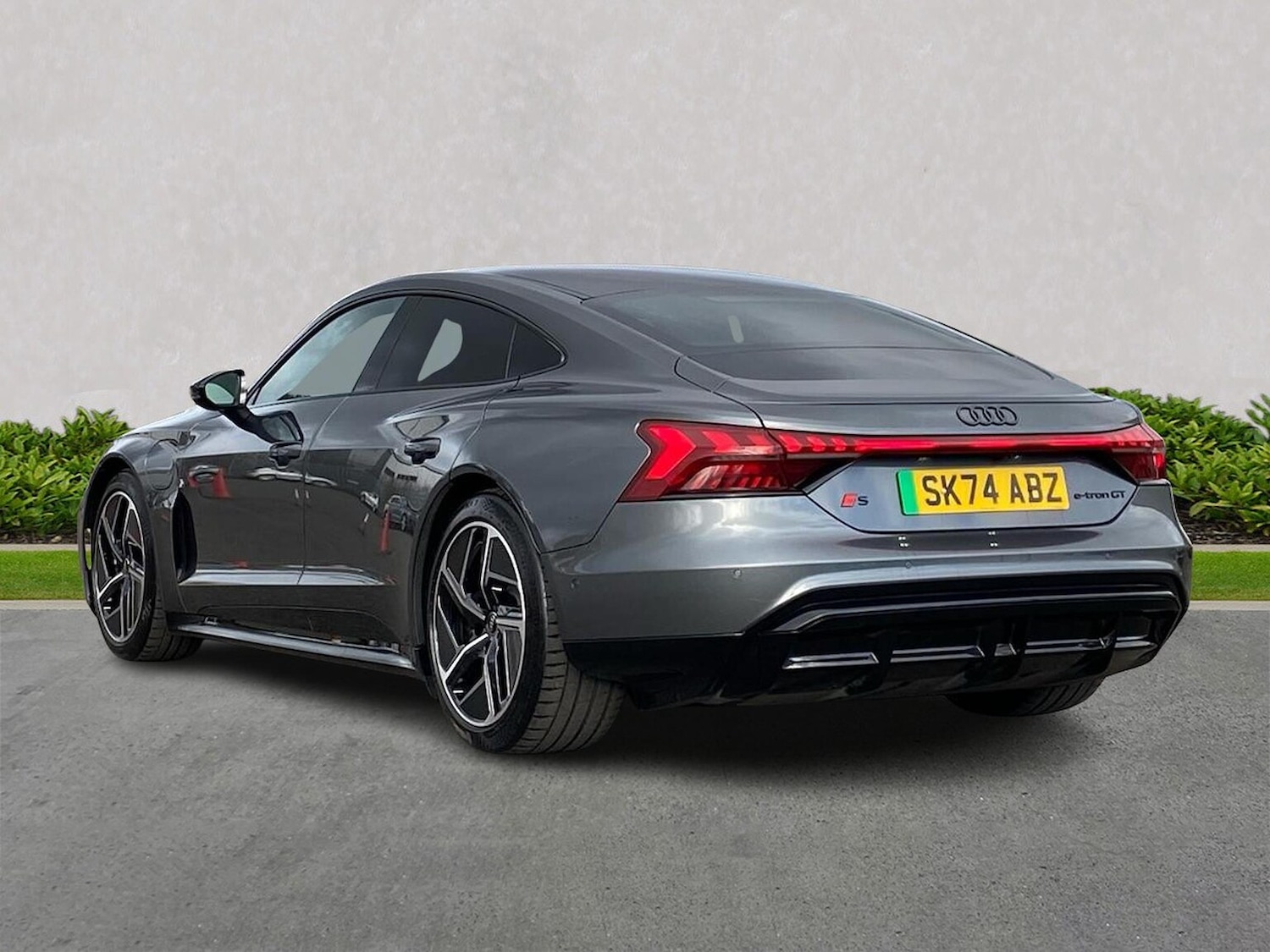 Used Audi e-tron GT 2024 for sale - 76164904: Photo 2