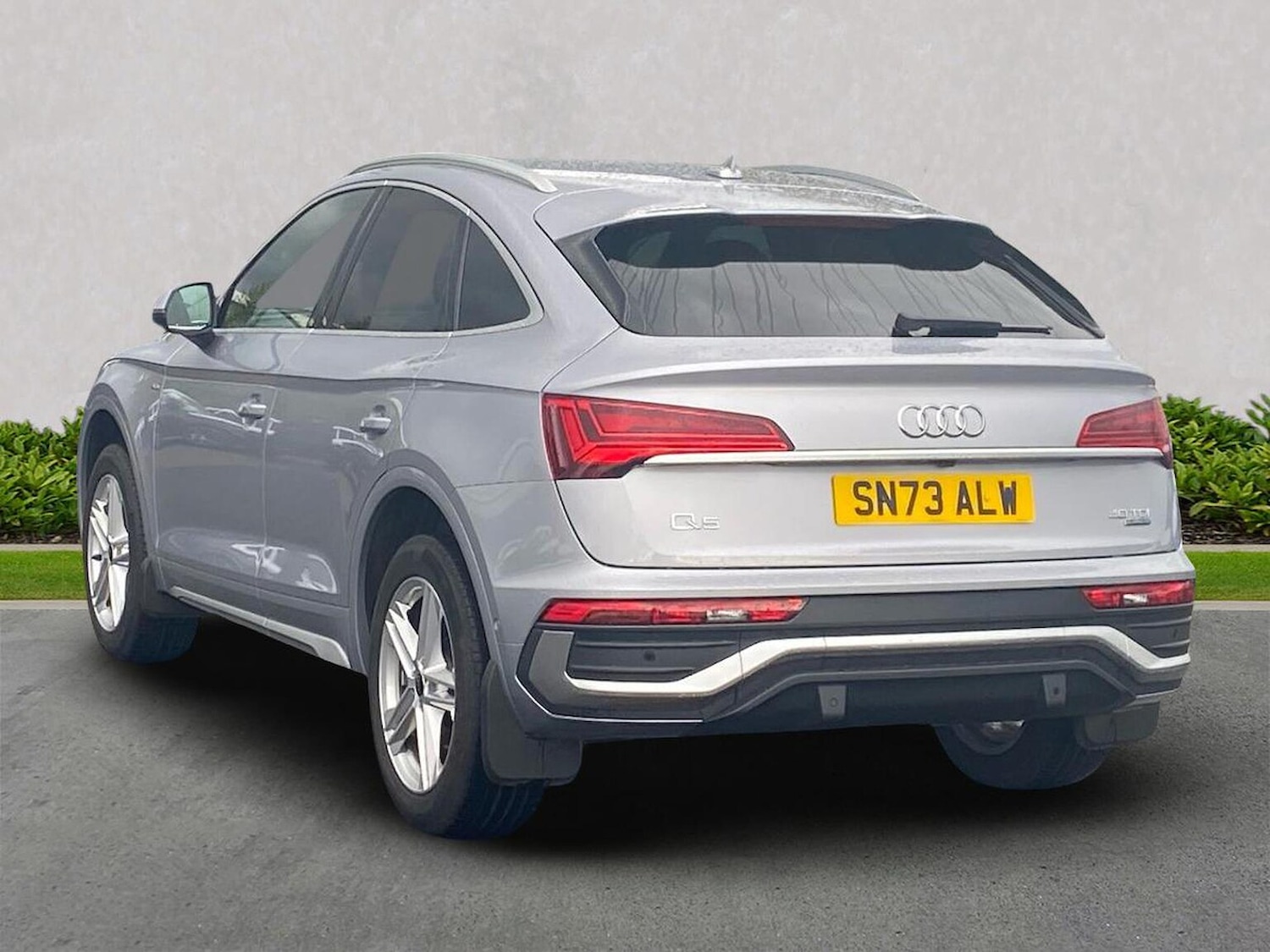 Used Audi Q5 2023 for sale - 76157275: Photo 2