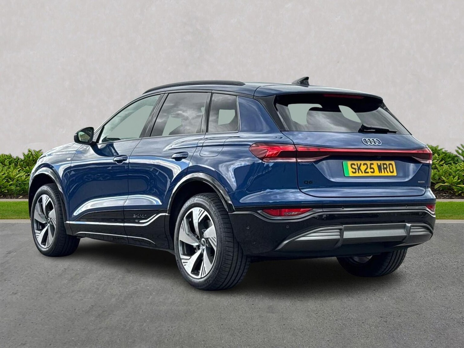 Used Audi Q6 e-tron 2025 for sale - 76164902: Photo 2