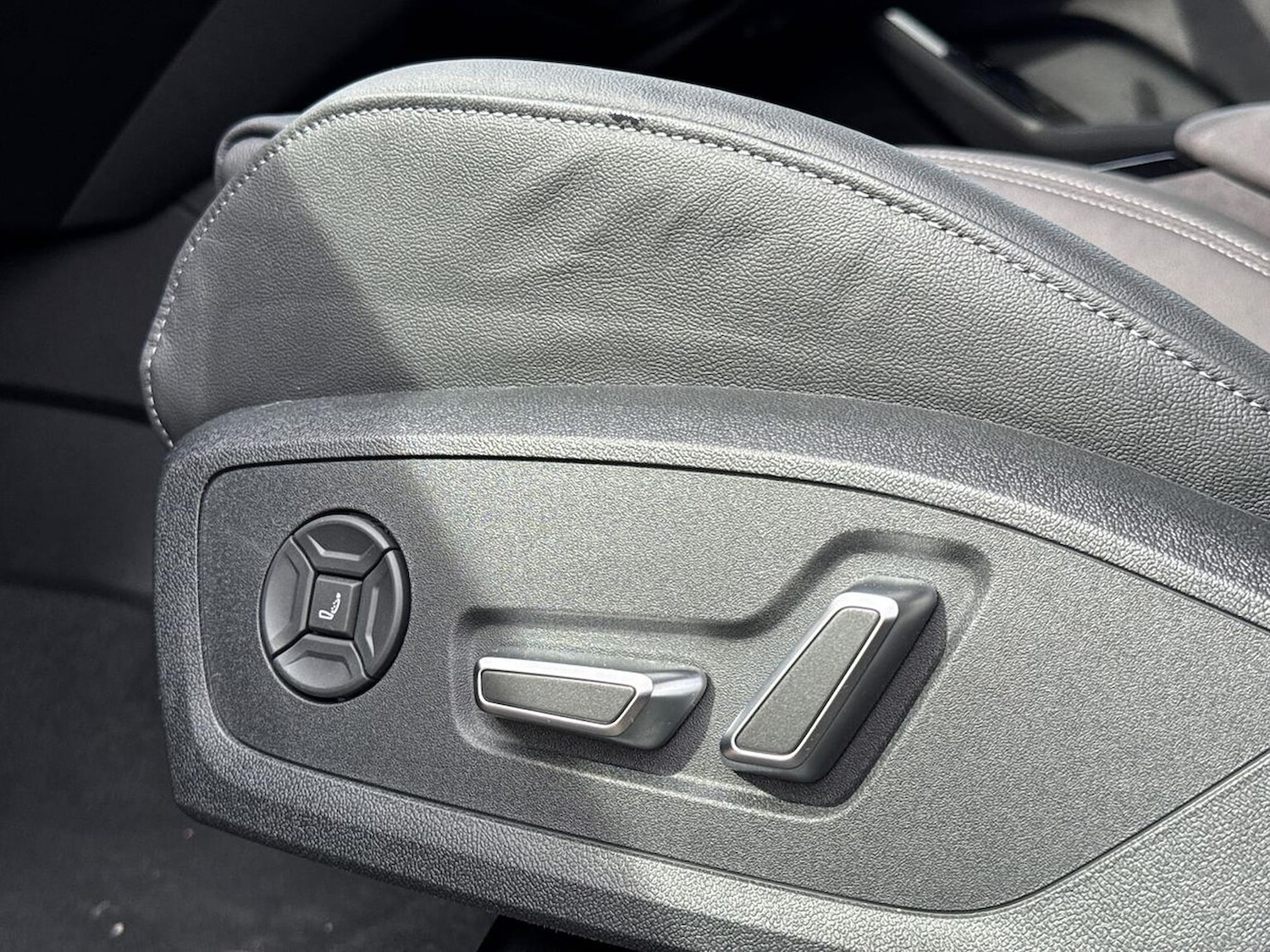 Used Audi Q6 e-tron 2025 for sale - 76164907: Photo 30