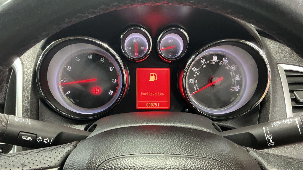 Used Vauxhall Astra 2011 for sale - 77478521: Photo 2