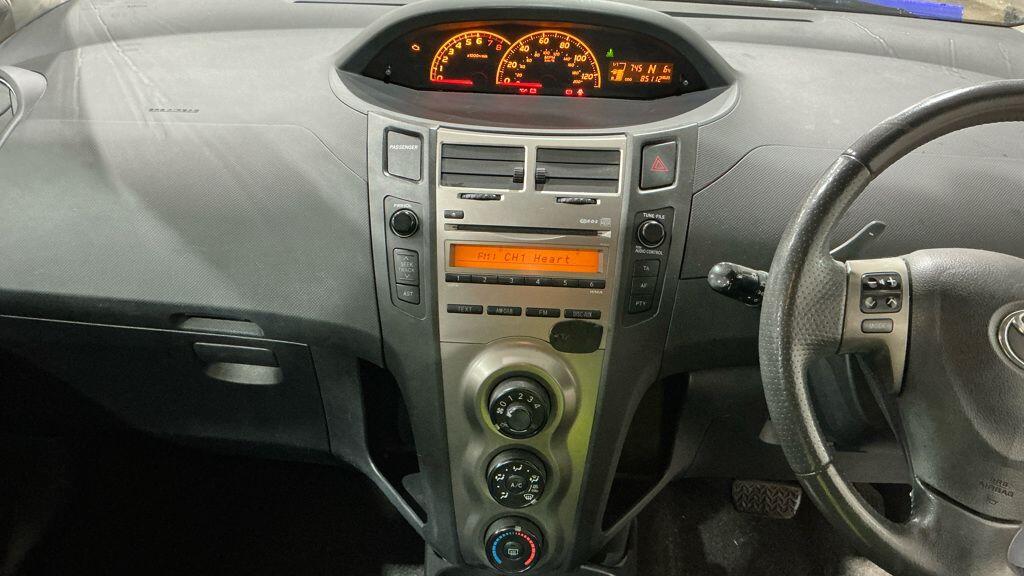 Used Toyota Yaris 2010 for sale - 77305310: Photo 2