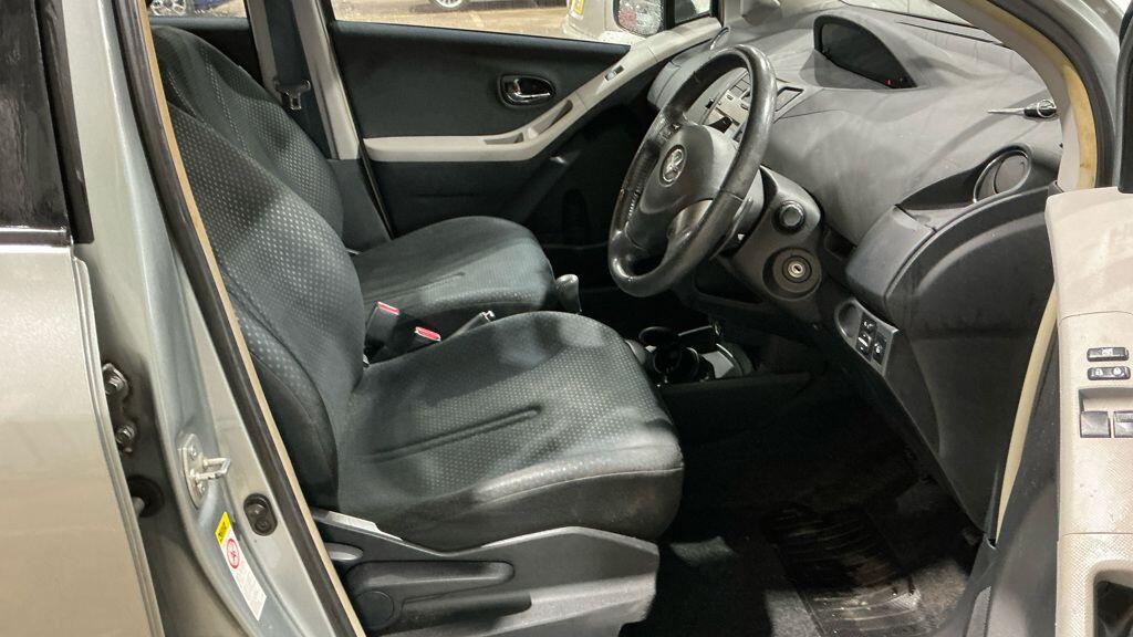 Used Toyota Yaris 2010 for sale - 77305310: Photo 4