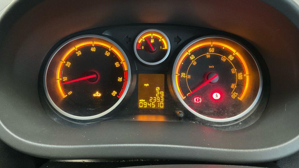 Used Vauxhall Corsa 2013 for sale - 78170860: Photo 3