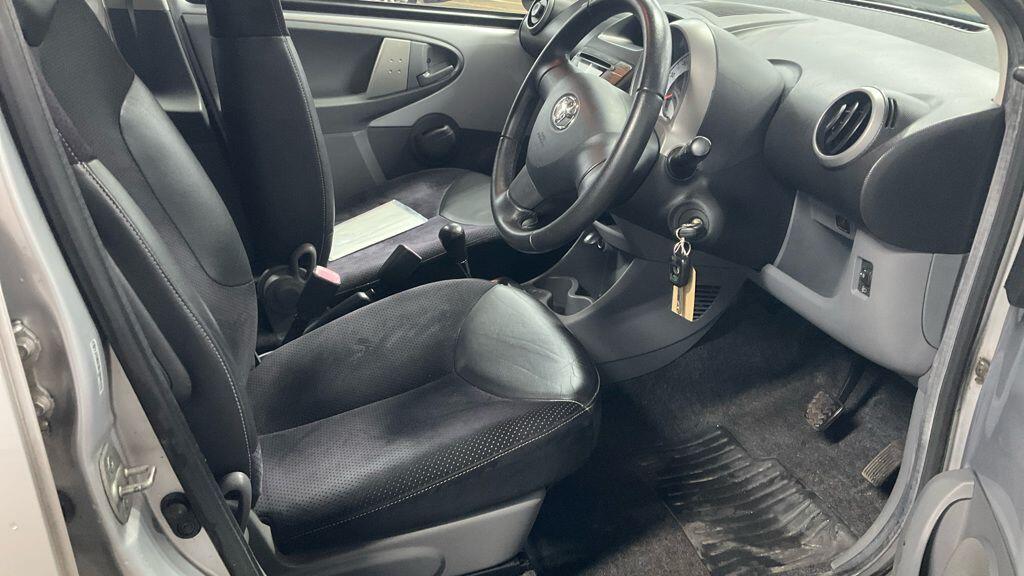 Used Toyota AYGO 2009 for sale - 77400629: Photo 4