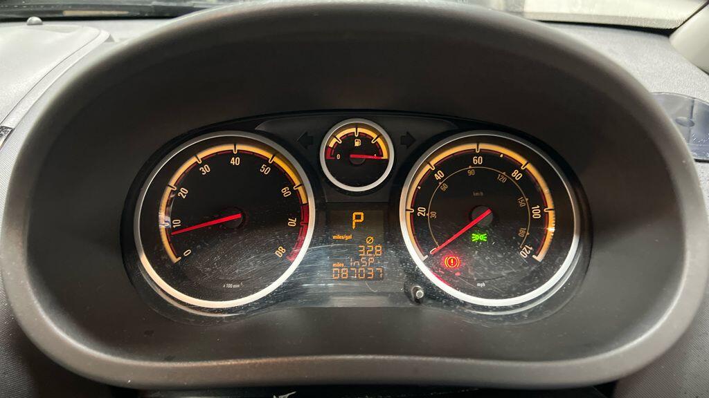 Used Vauxhall Corsa 2010 for sale - 77315468: Photo 2