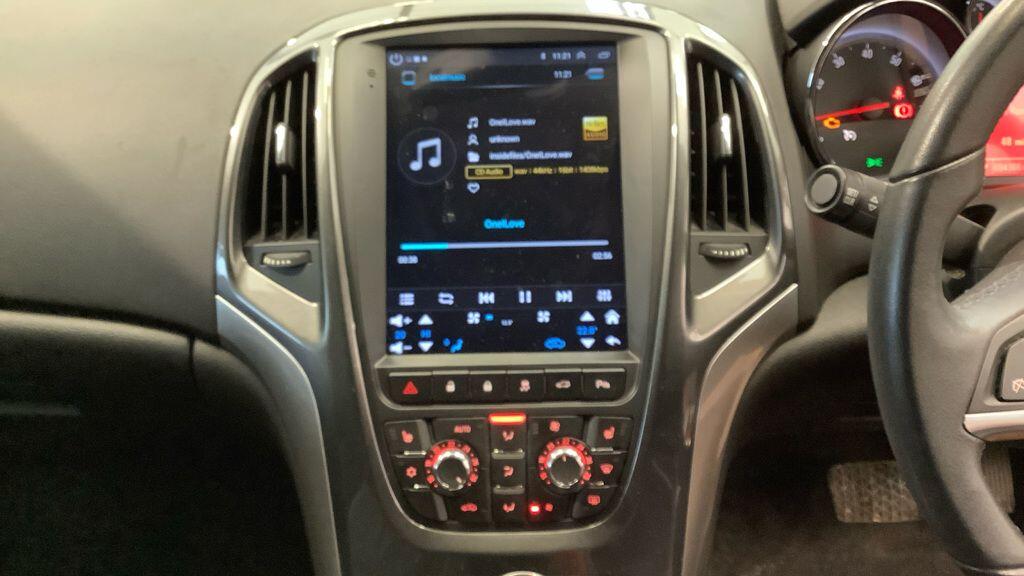 Used Vauxhall Astra 2014 for sale - 77684028: Photo 2