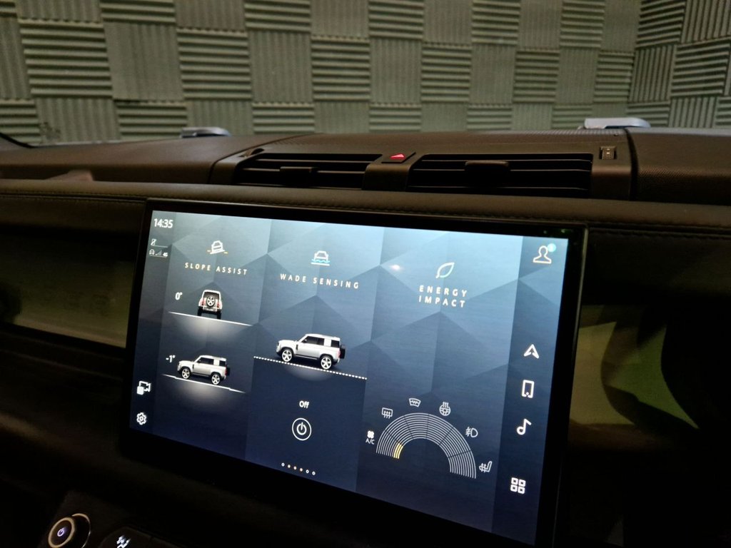 Used Land Rover Defender 2022 for sale - 76655479: Photo 15