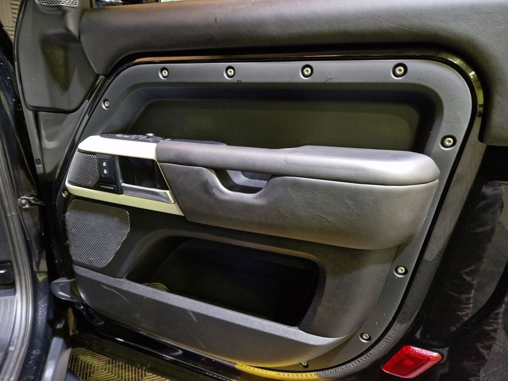 Used Land Rover Defender 2022 for sale - 76655479: Photo 22