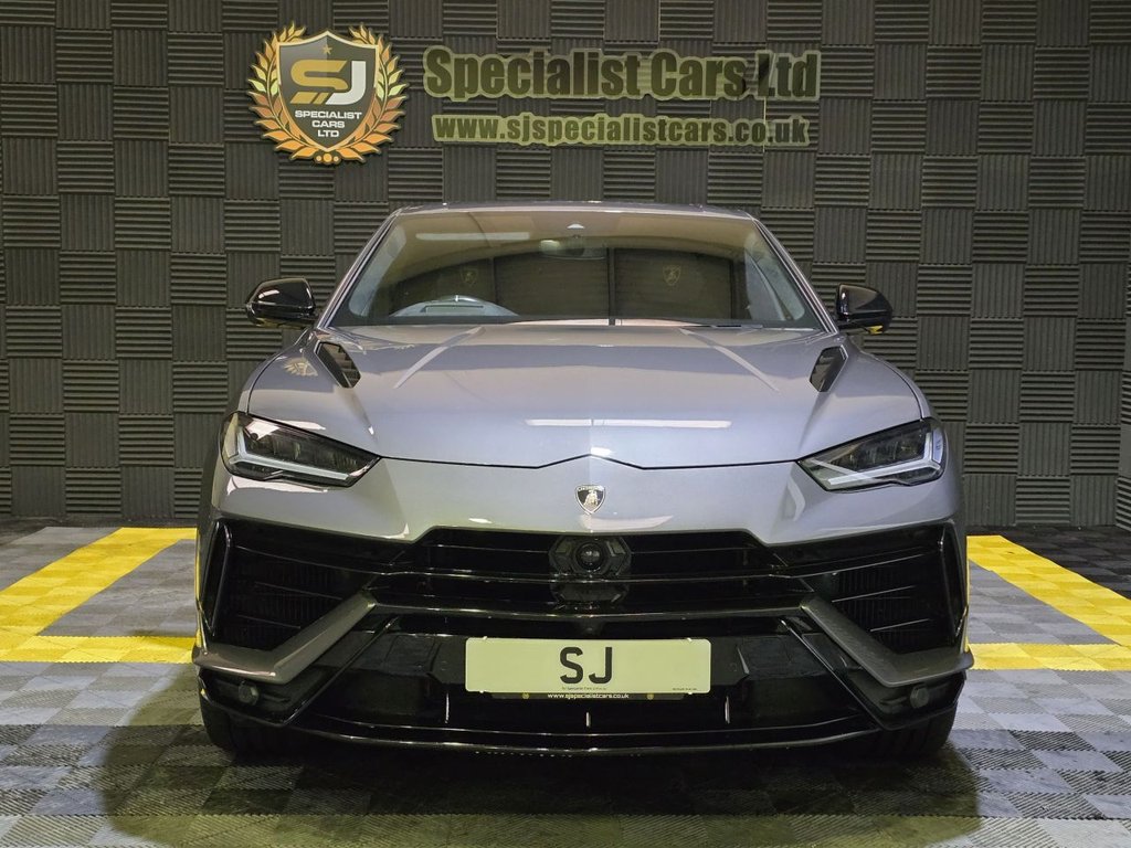 Used Lamborghini Urus 2023 for sale - 77263395: Photo 2