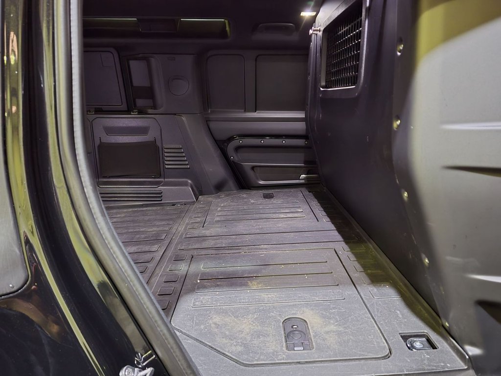 Used Land Rover Defender 2023 for sale - 77572010: Photo 17