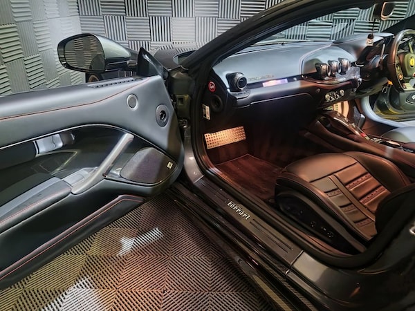 Used Ferrari F12 Berlinetta 2015 for sale - 75411545: Photo 18