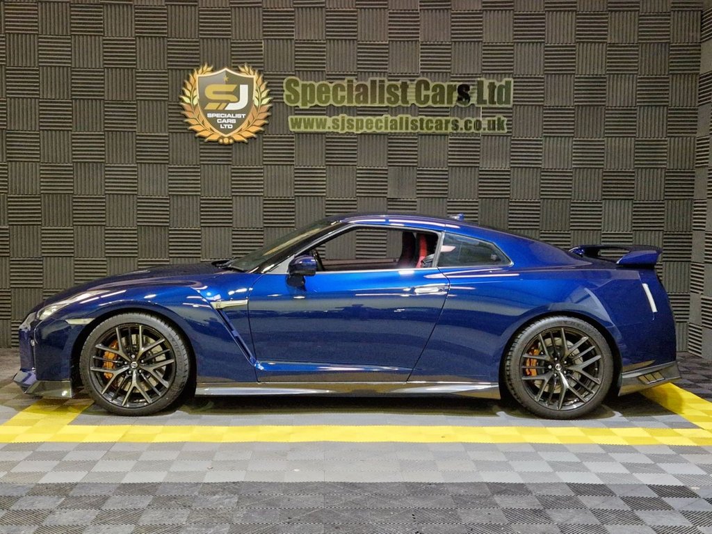 Used Nissan GT-R 2017 for sale - 76304139: Photo 2