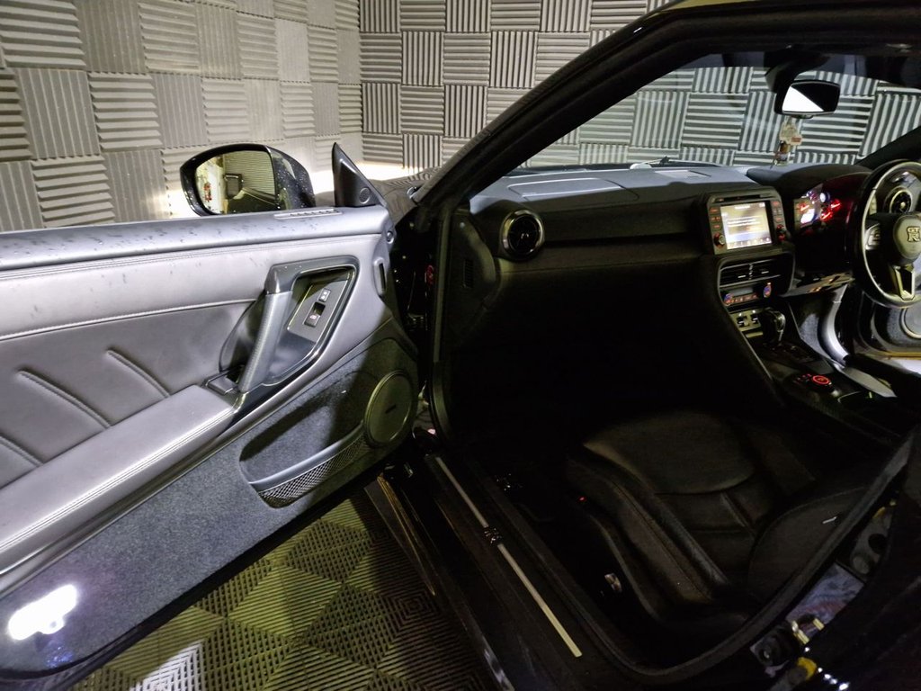 Used Nissan GT-R 2017 for sale - 76558988: Photo 15