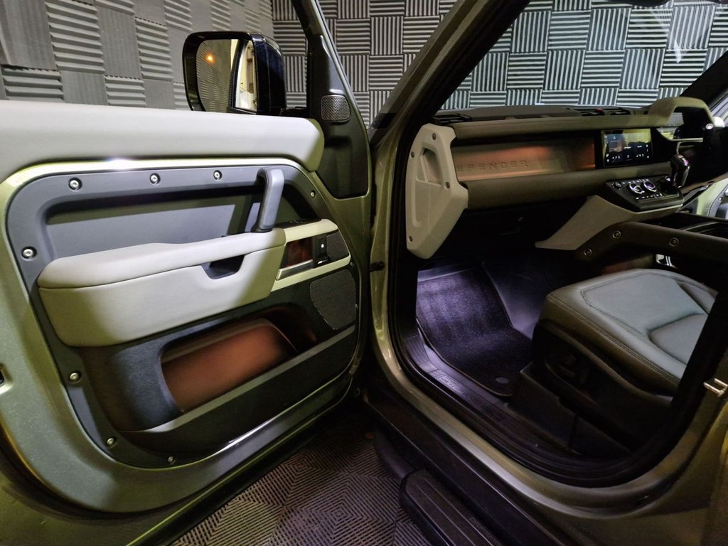 Used Land Rover Defender 2023 for sale - 76724913: Photo 10