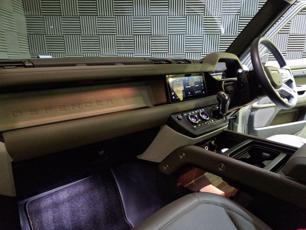 Used Land Rover Defender 2023 for sale - 76724913: Photo 12