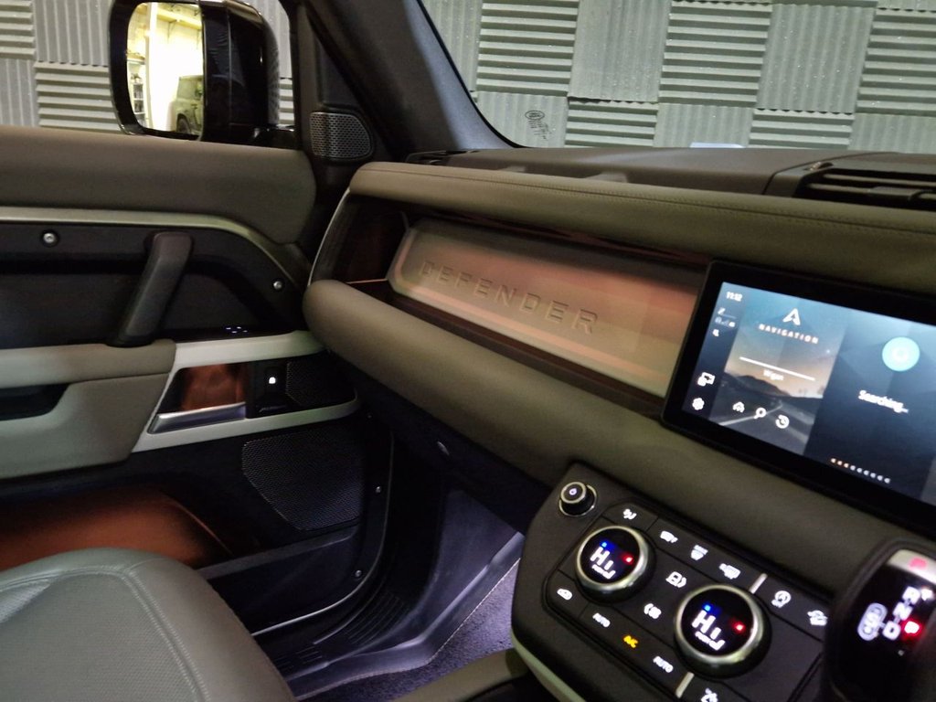 Used Land Rover Defender 2023 for sale - 76724913: Photo 18