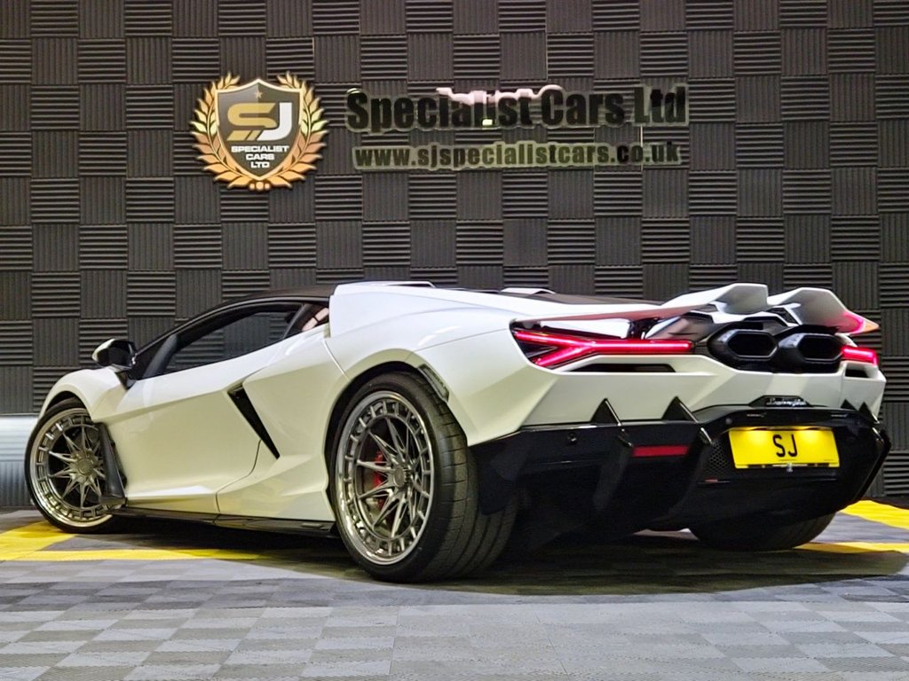 Used Lamborghini Revuelto 2024 for sale - 76642716: Photo 2