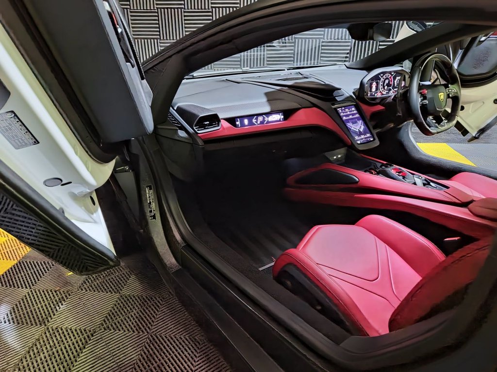 Used Lamborghini Revuelto 2024 for sale - 76642716: Photo 20