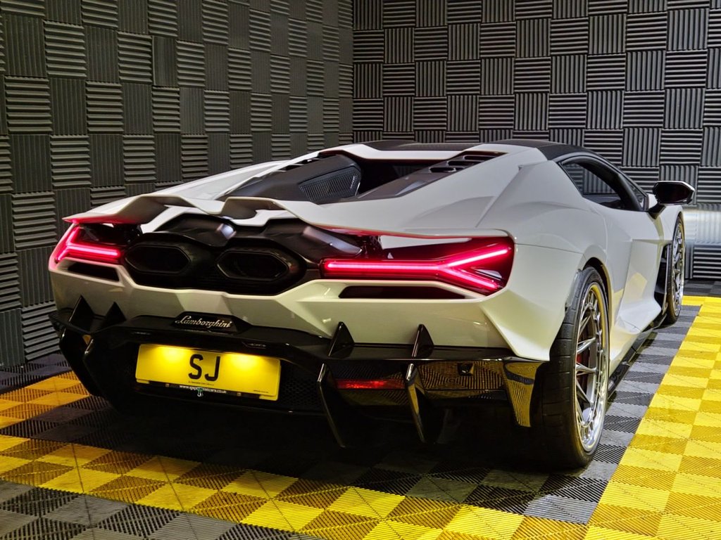 Used Lamborghini Revuelto 2024 for sale - 76642716: Photo 25