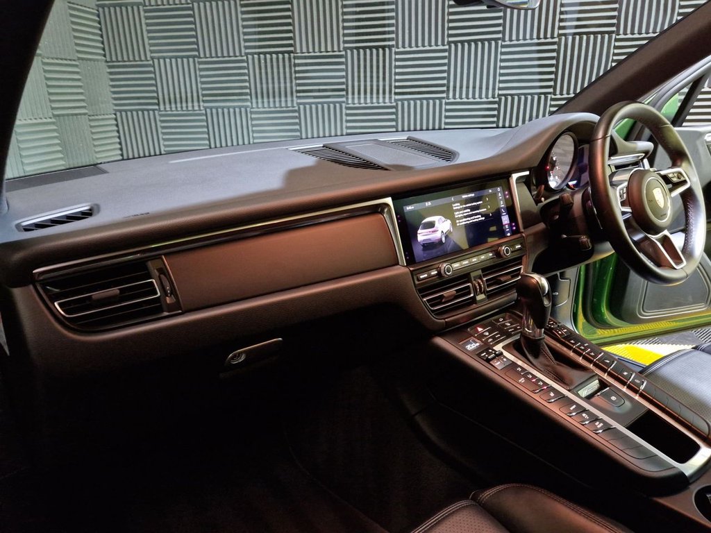 Used Porsche Macan 2021 for sale - 76406885: Photo 11