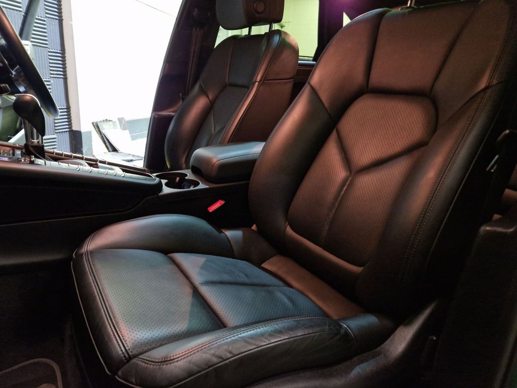 Used Porsche Macan 2021 for sale - 76406885: Photo 12