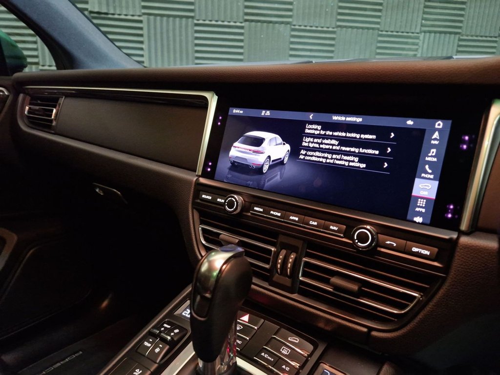 Used Porsche Macan 2021 for sale - 76406885: Photo 15