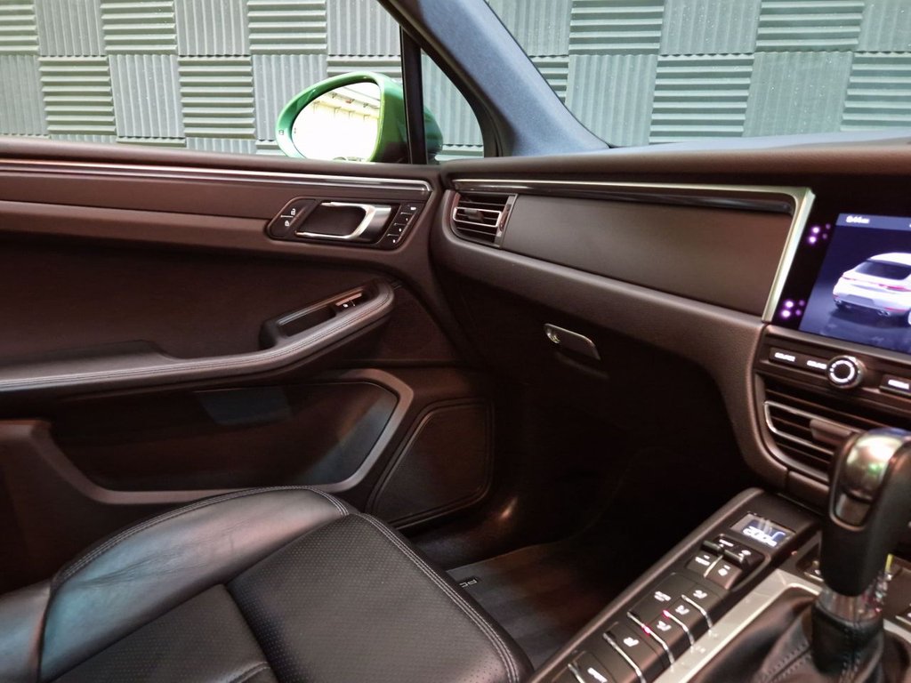 Used Porsche Macan 2021 for sale - 76406885: Photo 16
