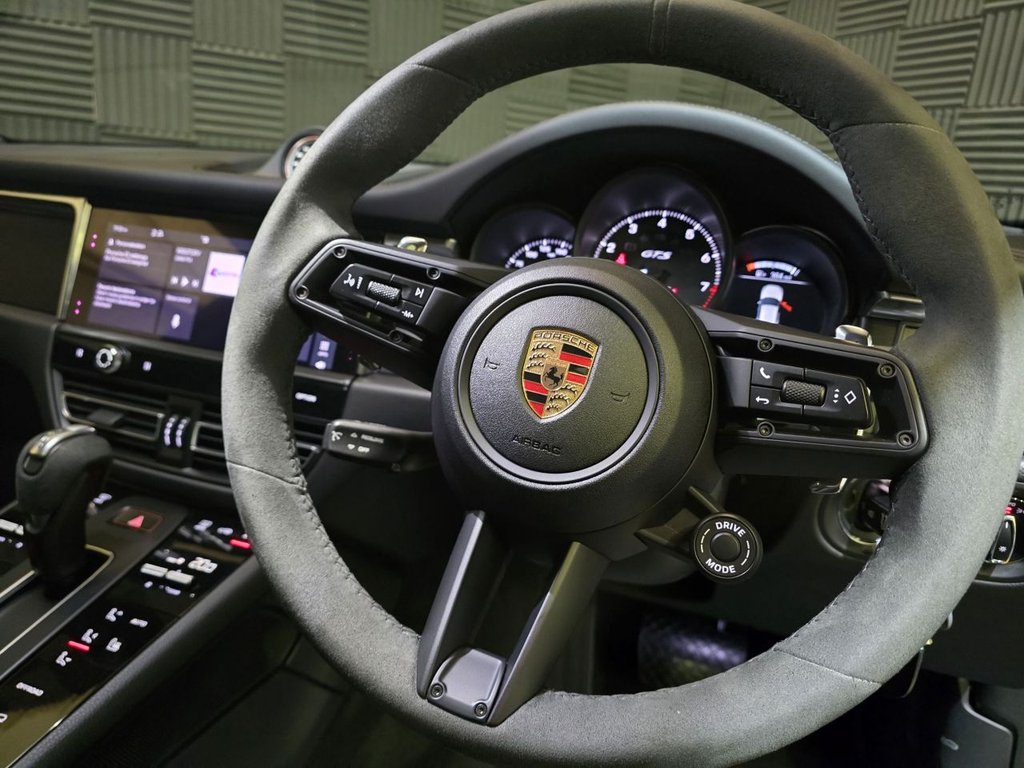 Used Porsche Macan 2025 for sale - 77642596: Photo 12