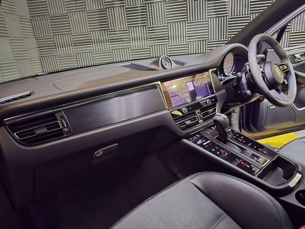 Used Porsche Macan 2025 for sale - 77642596: Photo 27