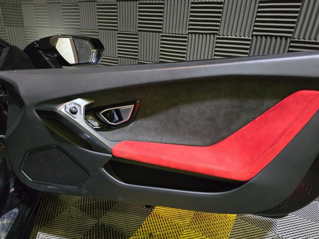 Used Lamborghini Huracan 2015 for sale - 77904860: Photo 21