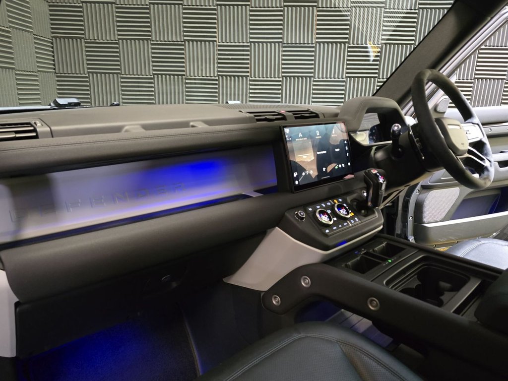 Used Land Rover Defender 2021 for sale - 78200129: Photo 15