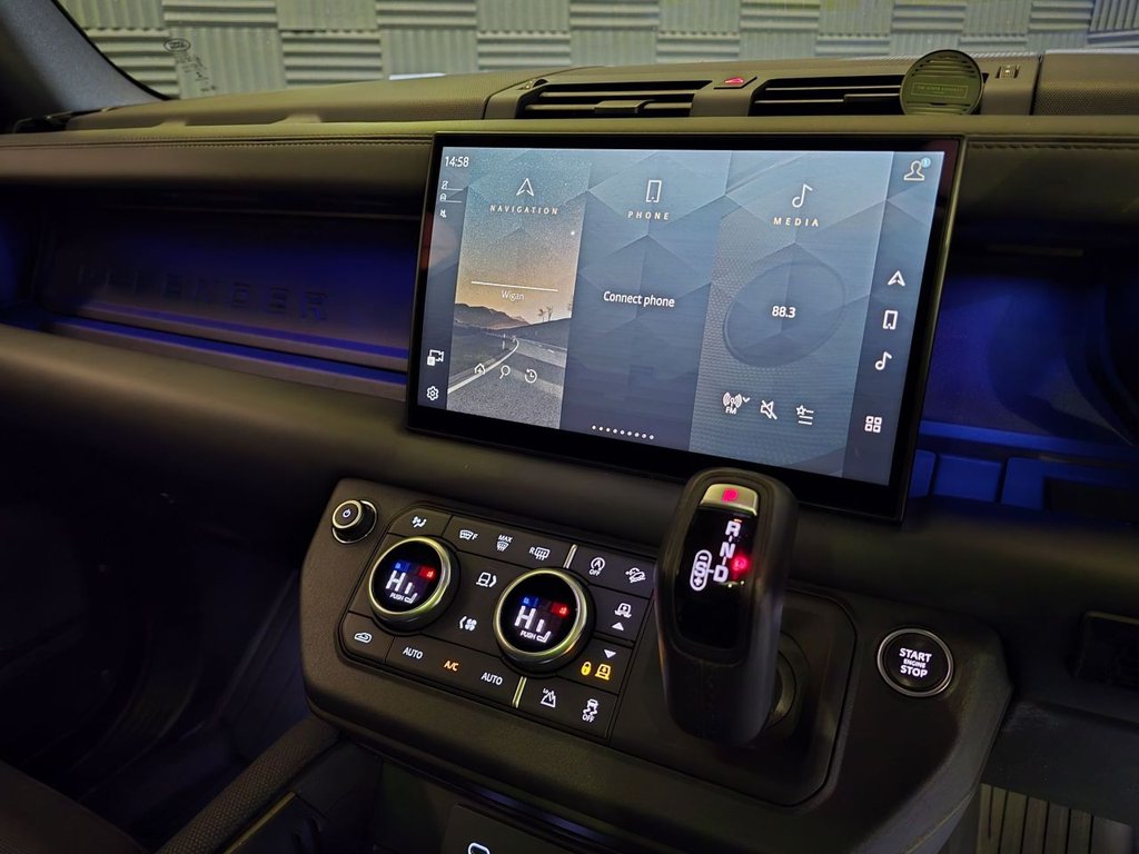 Used Land Rover Defender 2021 for sale - 77499075: Photo 11