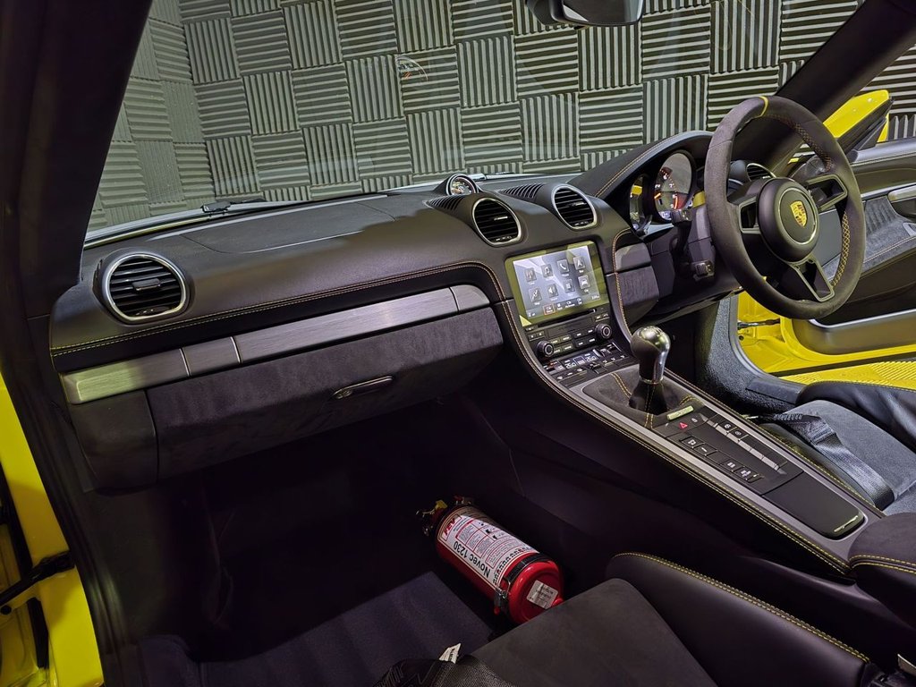 Used Porsche Cayman 2020 for sale - 77835331: Photo 21