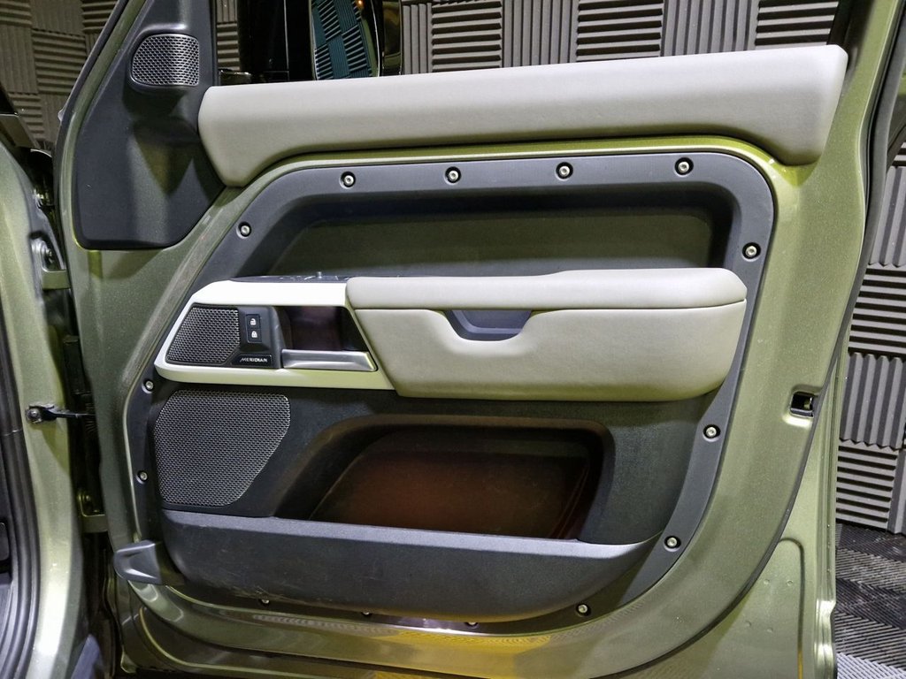 Used Land Rover Defender 2023 for sale - 77498715: Photo 24