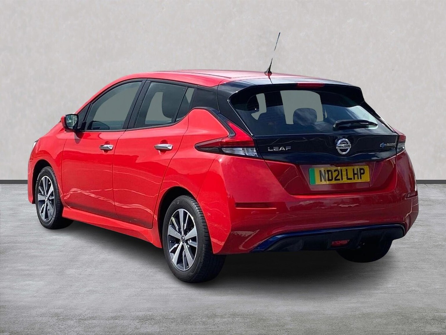 Used Nissan Leaf 2021 for sale - 76198490: Photo 2