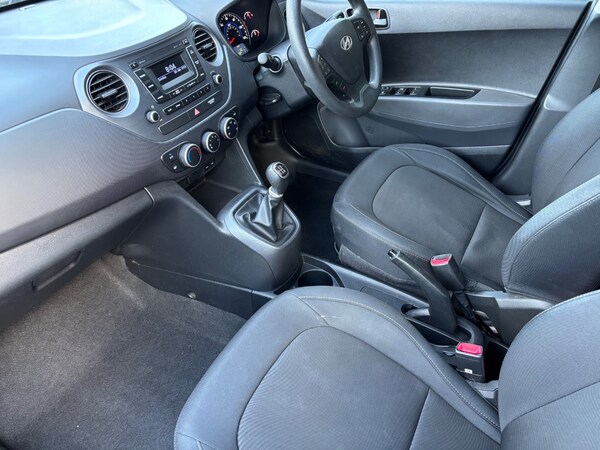 Used Hyundai i10 2017 for sale - 74836052: Photo 9