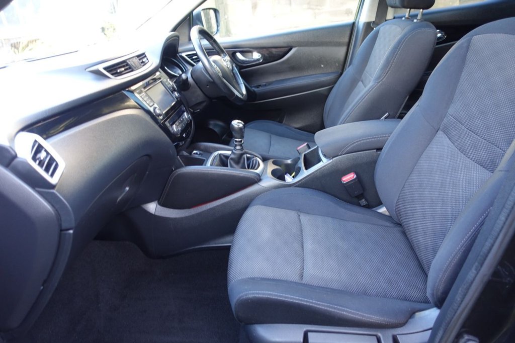 Used Nissan Qashqai 2015 for sale - 76617937: Photo 2