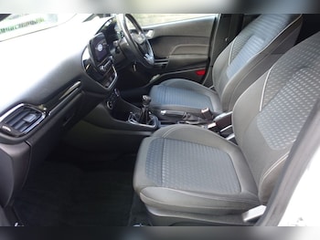 Used Ford Fiesta 2017 for sale - 79385206: Photo