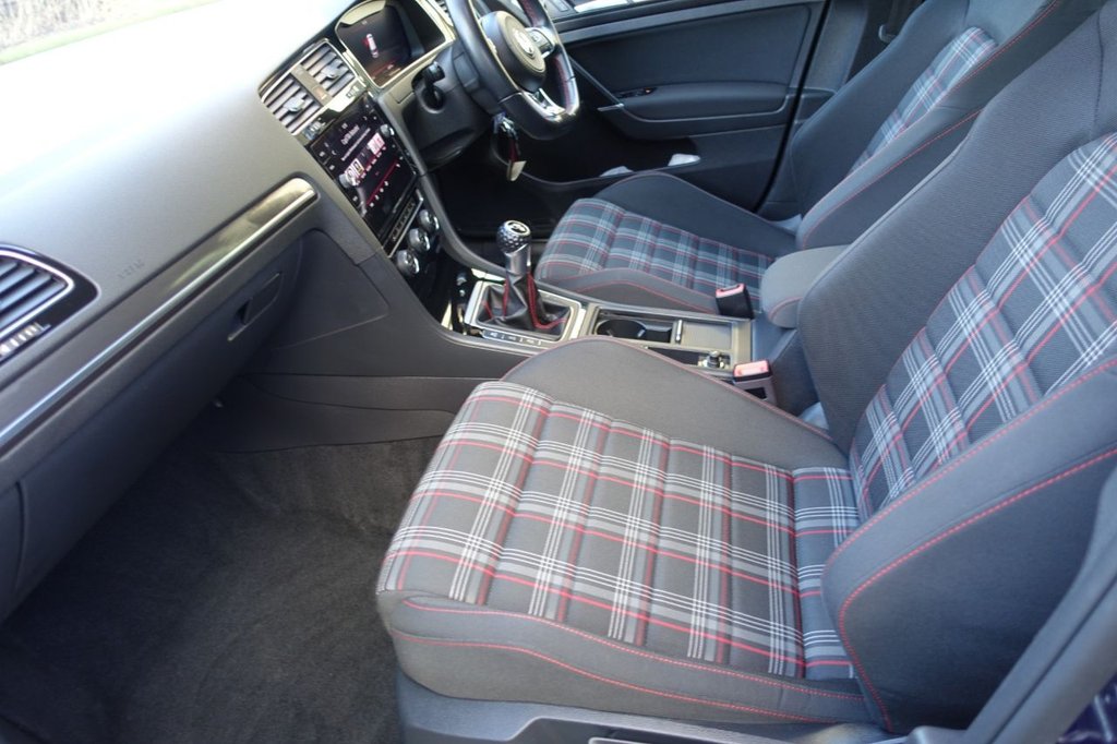 Used Volkswagen Golf 2018 for sale - 76783816: Photo 2