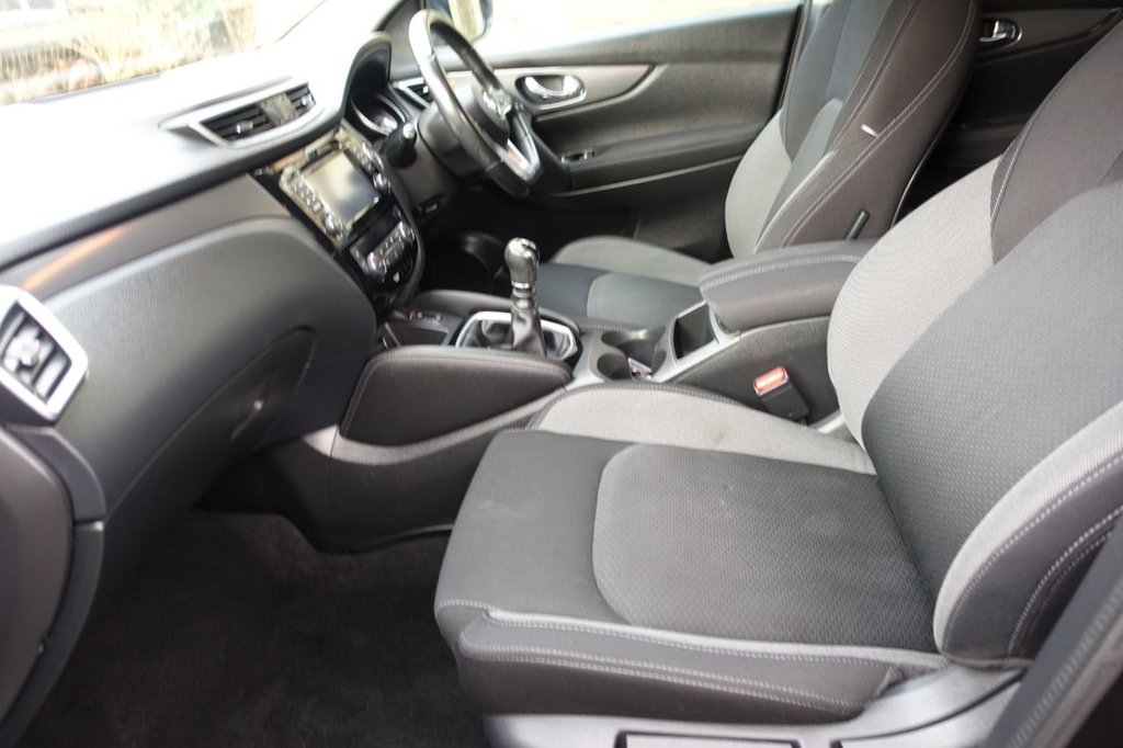 Used Nissan Qashqai 2018 for sale - 77370111: Photo 2