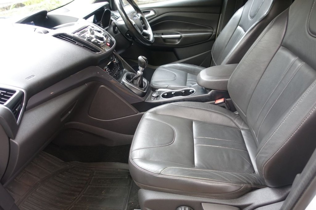 Used Ford Kuga 2015 for sale - 76105896: Photo 2