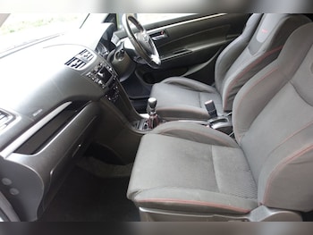Used Suzuki Swift 2013 for sale - 76056654: Photo 2