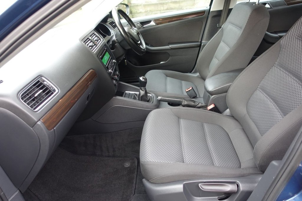 Used Volkswagen Jetta 2015 for sale - 76454628: Photo 2