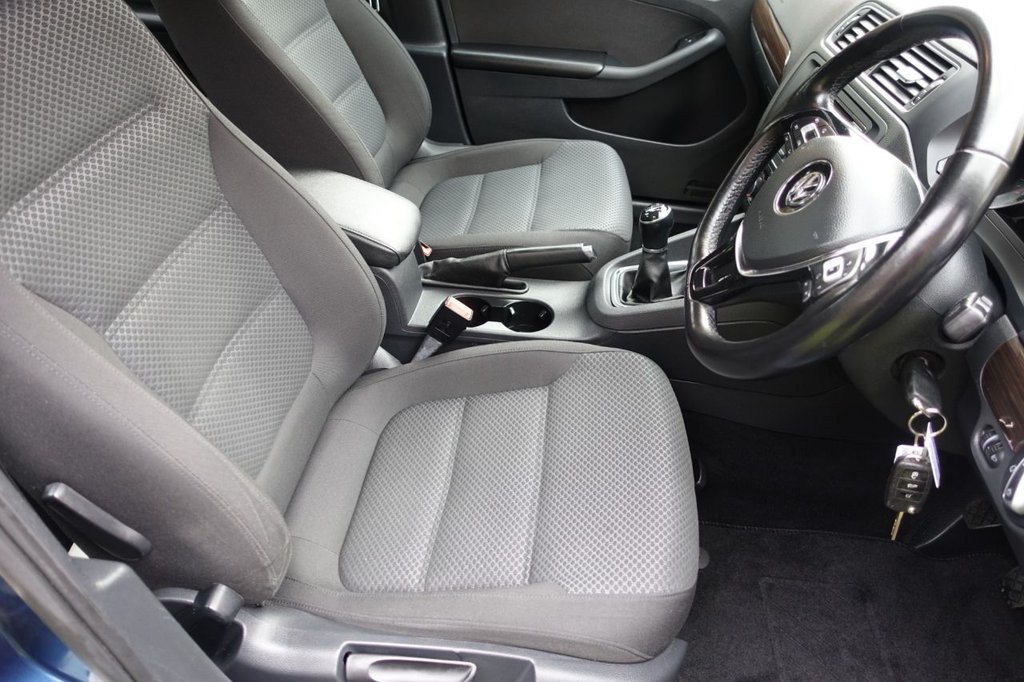 Used Volkswagen Jetta 2015 for sale - 76454628: Photo 3