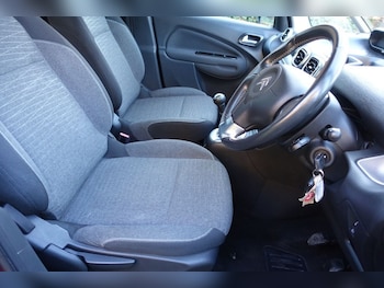 Used Citroen C3 Picasso 2017 for sale - 75876849: Photo