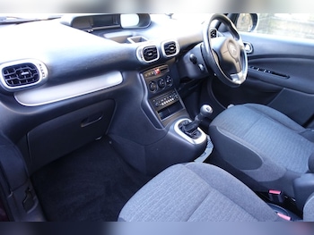 Used Citroen C3 Picasso 2017 for sale - 75876849: Photo