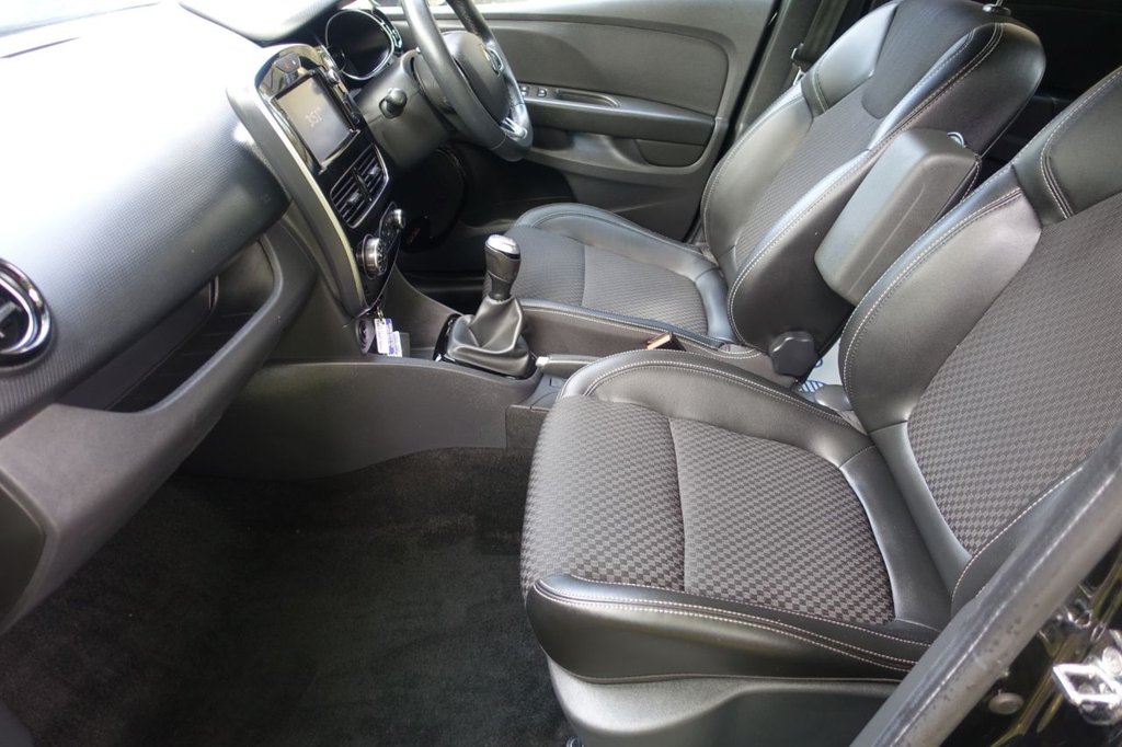 Used Renault Clio 2018 for sale - 77820828: Photo 2