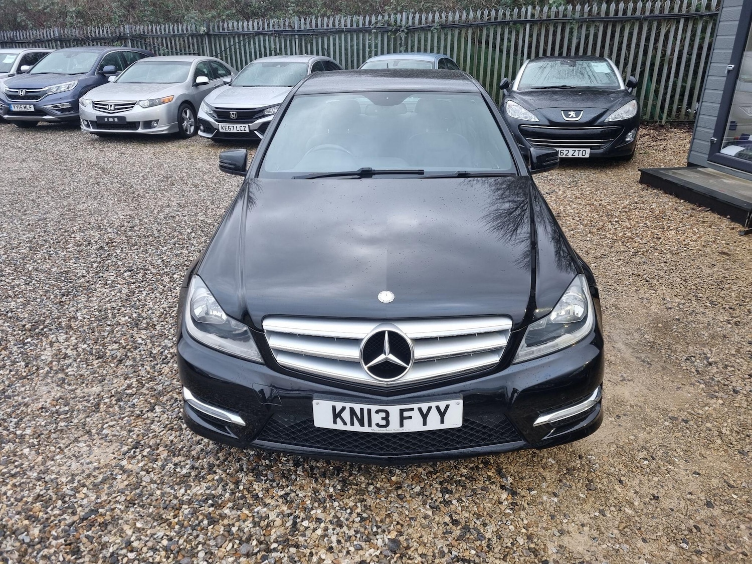 Used Mercedes-Benz C Class 2013 for sale - 77144191: Photo 2