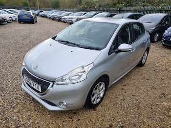 Used Peugeot 208 2013 for sale - 76499540: Photo